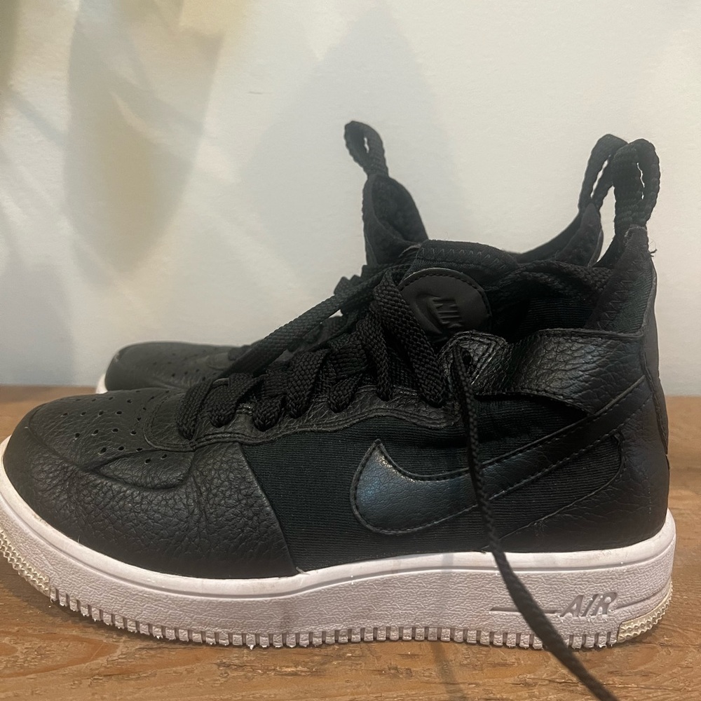 Nike mid tops